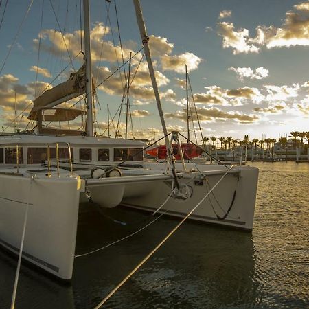 3 Cabin Catamaran Ξενοδοχείο Riviera Beach Εξωτερικό φωτογραφία