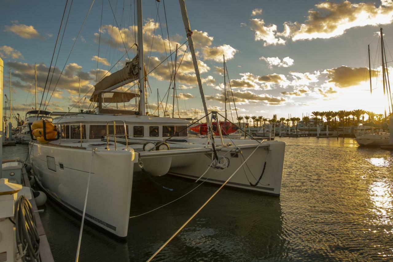 3 Cabin Catamaran Ξενοδοχείο Riviera Beach Εξωτερικό φωτογραφία