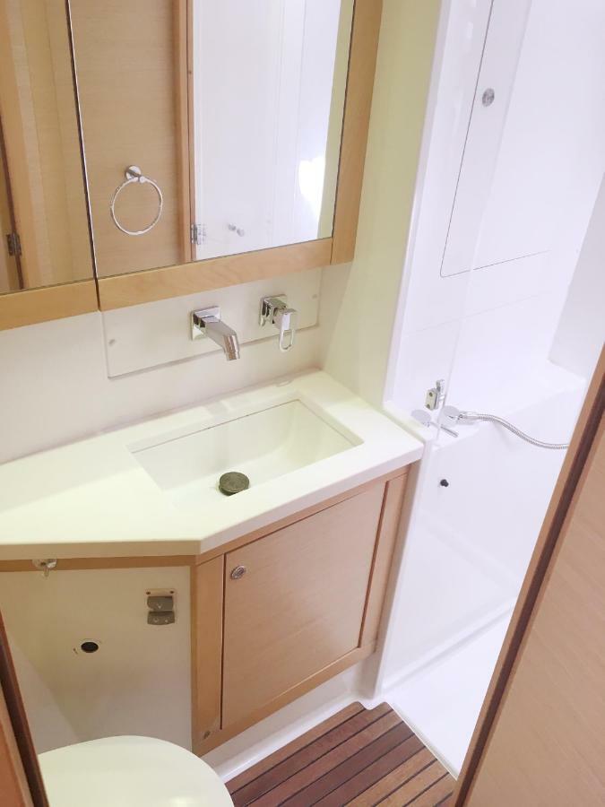 3 Cabin Catamaran Ξενοδοχείο Riviera Beach Εξωτερικό φωτογραφία