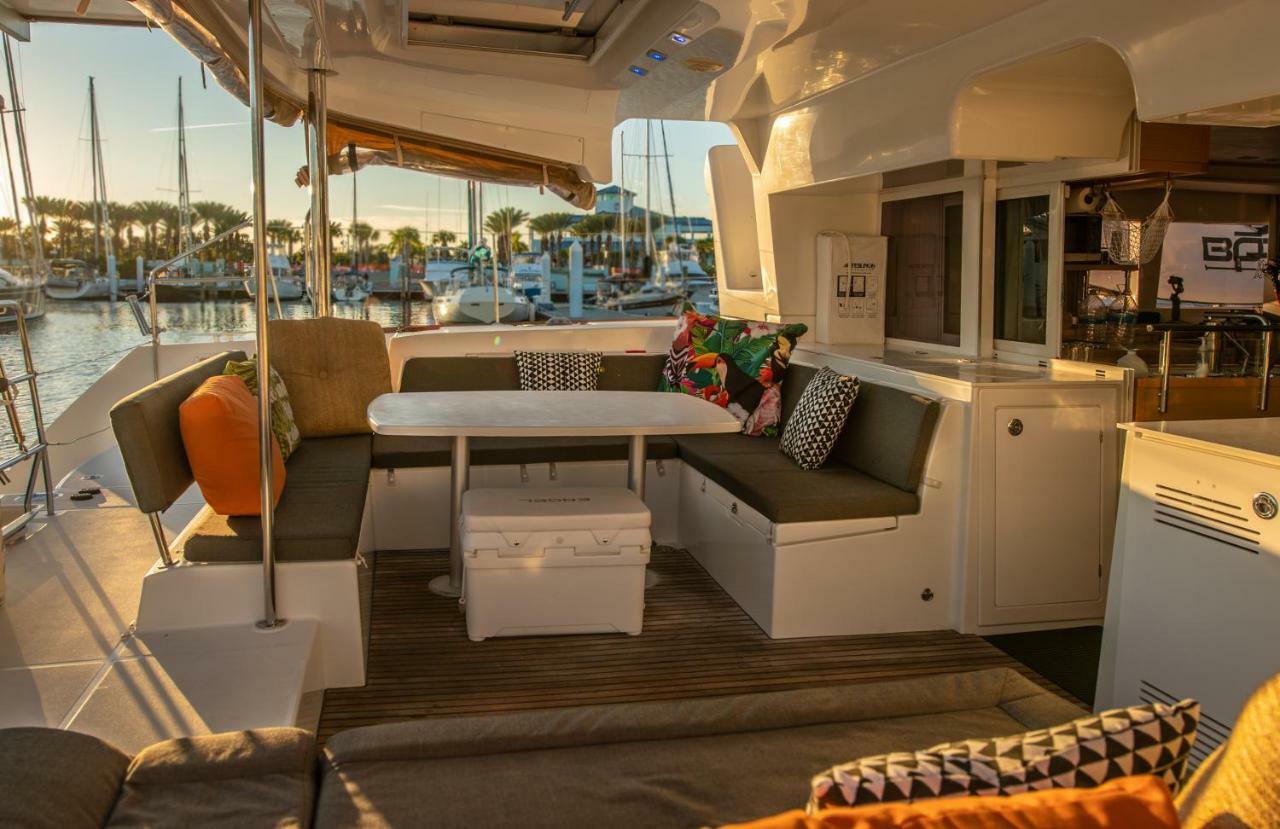 3 Cabin Catamaran Ξενοδοχείο Riviera Beach Εξωτερικό φωτογραφία